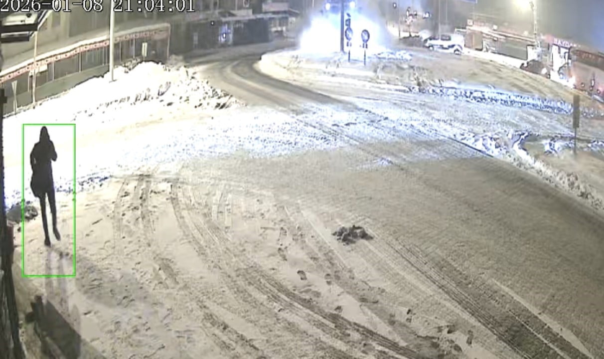 ELAZIĞDA KAZA GÜVENLİK KAMERASINA YANSIDI