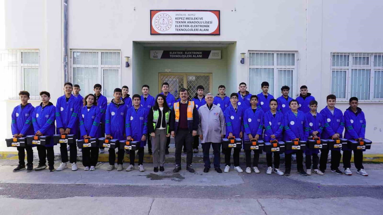 ENERJİ SEKTÖRÜNÜN NİTELİKLİ İNSAN KAYNAĞINA VE GENÇ İSTİHDAMINA KATKI SUNMAK HEDEFİ İLE 2018...