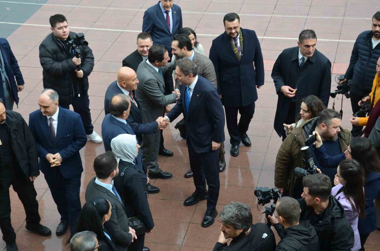 ENERJİ VE TABİİ KAYNAKLAR BAKANI ALPARSLAN BAYRAKTAR, MANİSA VALİSİ VAHDETTİN ÖZKAN’I MAKAMINDA...