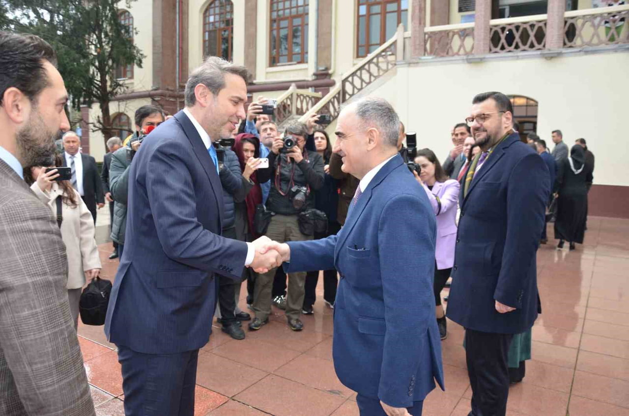 ENERJİ VE TABİİ KAYNAKLAR BAKANI ALPARSLAN BAYRAKTAR, MANİSA VALİSİ VAHDETTİN ÖZKAN’I MAKAMINDA...