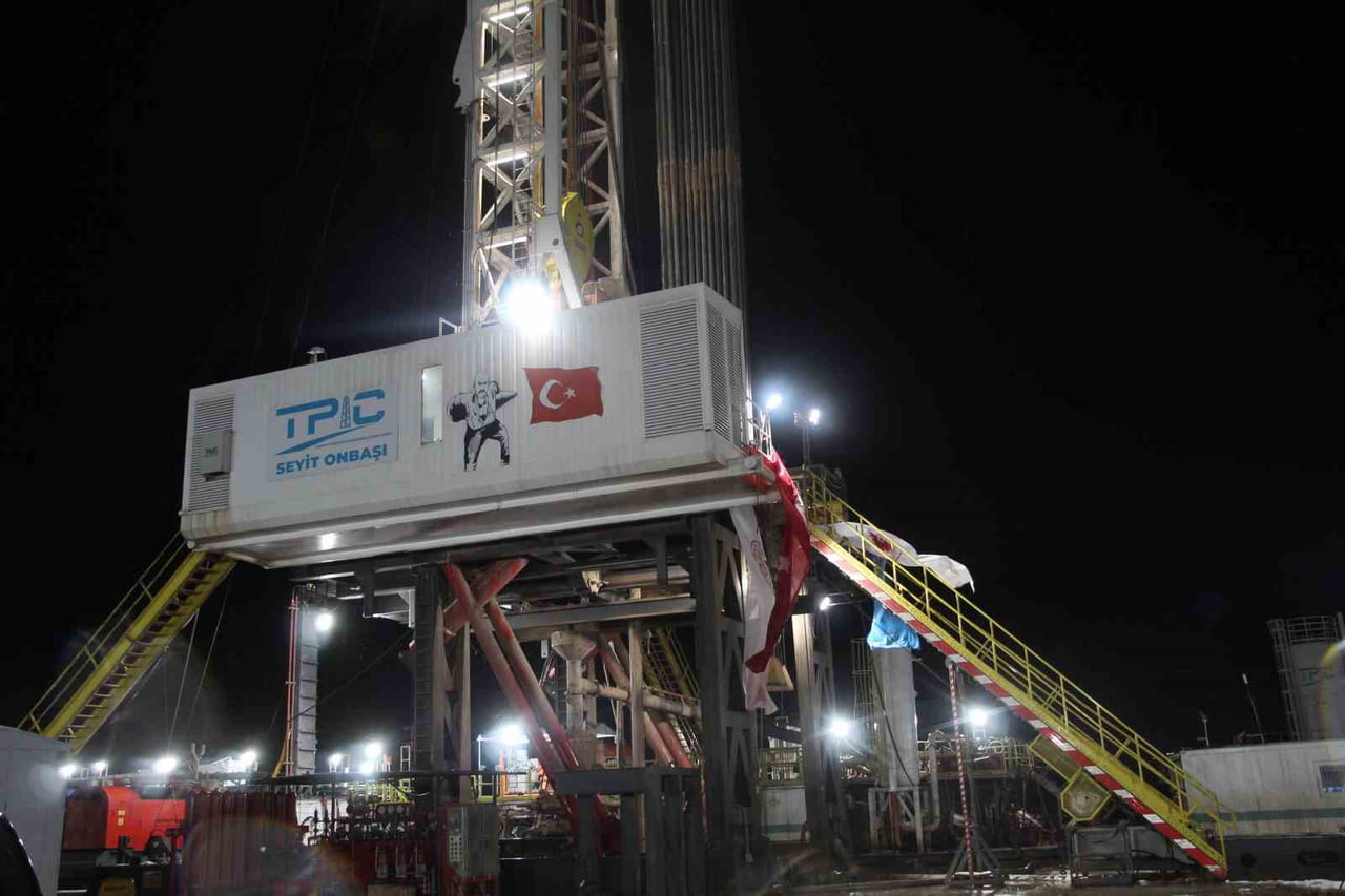 ENERJİ VE TABİİ KAYNAKLAR BAKANI ALPARSLAN BAYRAKTAR, YENİ YIL AKŞAMINDA ZONGULDAK’TAKİ FİLYOS...