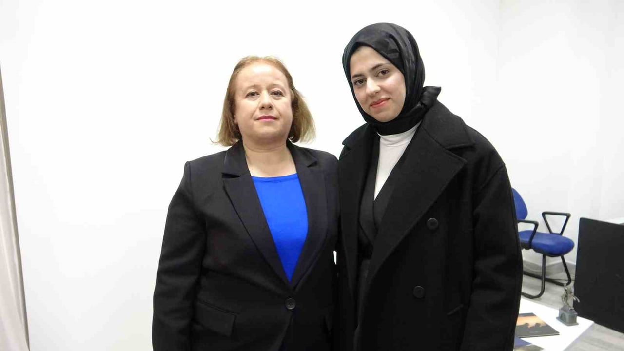 ERAY AKTAŞ’IN BAĞIŞLANAN KARACİĞERİYLE HAYATA TUTUNAN 19 YAŞINDAKİ ELİF DAL İLE AKTAŞ’IN EŞİ BAHAR...