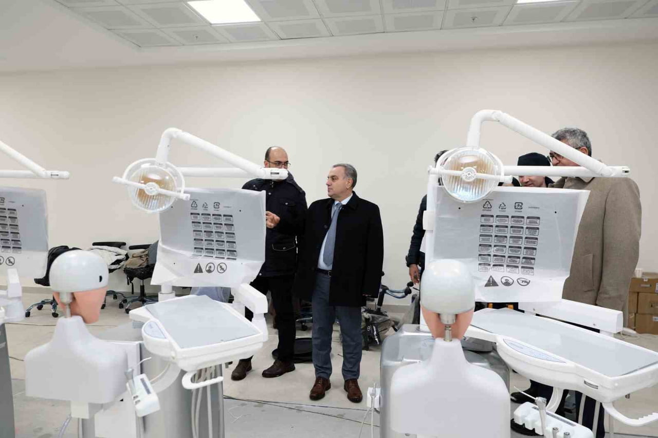 ERCİYES ÜNİVERSİTESİ (ERÜ) REKTÖRÜ PROF. DR. FATİH ALTUN, ERÜ DİŞ HEKİMLİĞİ FAKÜLTESİ’NE YENİ...