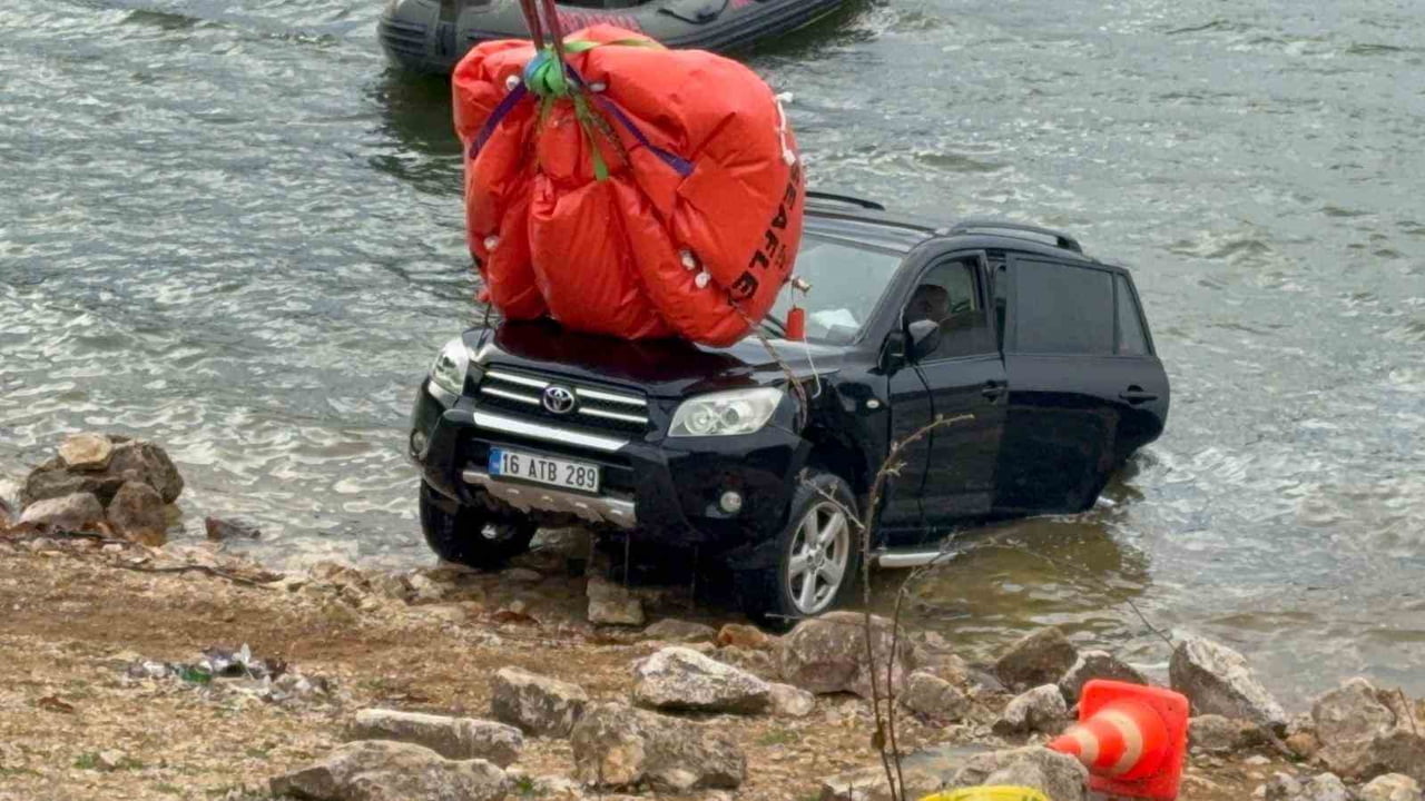 ERDEK'TE YUKARIYAPICI GÖLETİNDE ARACI İLE BİRLİKTE CENAZESİ BULUNAN ELİF KUMAL OLAYINDA, GÖLE...