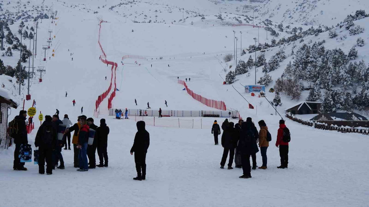 ERZİNCAN ERGAN KAYAK MERKEZİNDE SÖMESTİR YOĞUNLUĞU