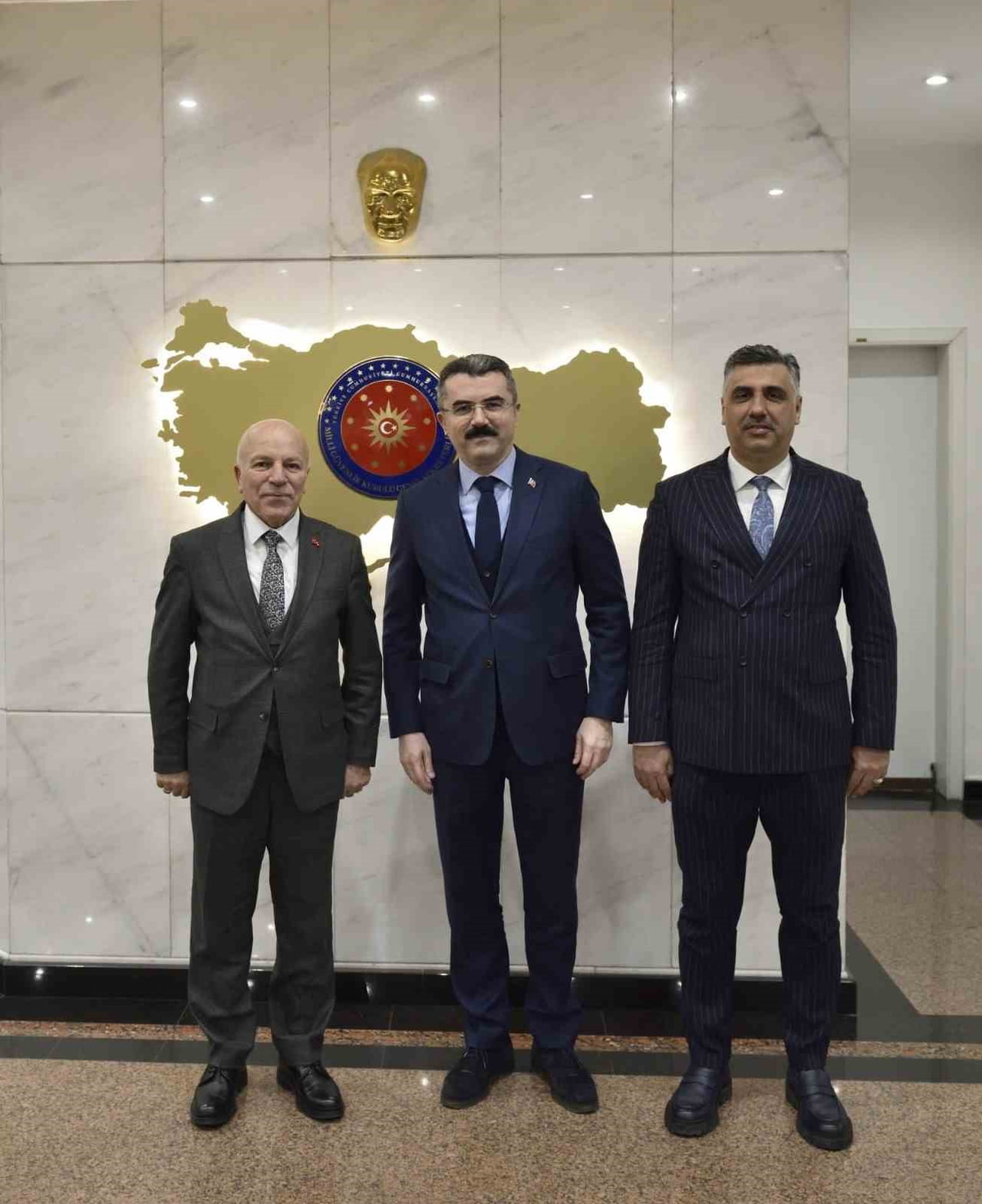 ERZURUM BÜYÜKŞEHİR BELEDİYE BAŞKANI MEHMET SEKMEN, BERABERİNDEKİ BÜYÜKŞEHİR BELEDİYESİ GENEL...