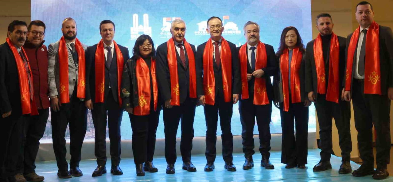 ERZURUM BÜYÜKŞEHİR BELEDİYESİ TARAFINDAN DÜZENLENEN FOTOĞRAF SERGİSİNDE KARDEŞ ŞEHİRLER BİR ARAYA...