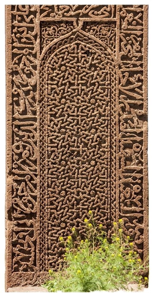 ERZURUM KALKINMA VAKFI BAŞKANI ERDAL GÜZEL "AHLAT KİTABELERİ" ESERİYLE BU ANITLARI ÖLÜMSÜZLEŞTİREN...