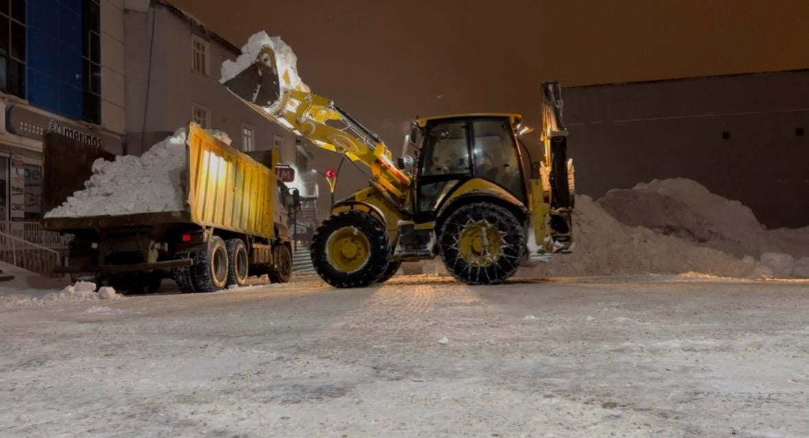 ERZURUM KARAYAZI BELEDİYESİ, ETKİLİ OLAN YOĞUN KAR YAĞIŞININ ARDINDAN İLÇE GENELİNDE GENİŞ...