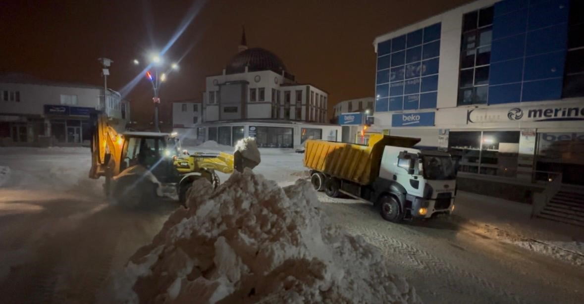 ERZURUM KARAYAZI BELEDİYESİ, ETKİLİ OLAN YOĞUN KAR YAĞIŞININ ARDINDAN İLÇE GENELİNDE GENİŞ...