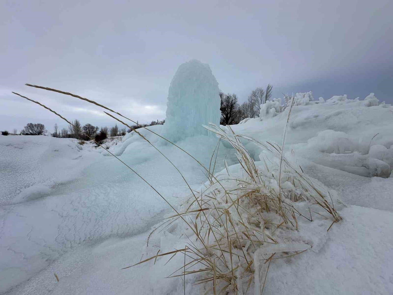 ERZURUM’UN HINIS İLÇESİNE BAĞLI PARMAKSIZ MAHALLESİ’NDE, HAVA SICAKLIKLARININ -31 DERECENİN ALTINA...