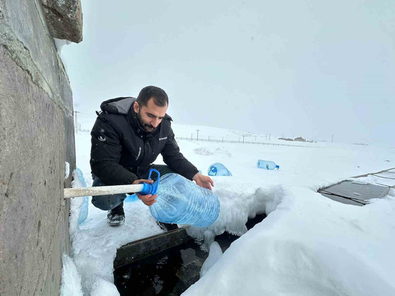 ERZURUM’UN KARAYAZI İLÇESİNDE ETKİLİ OLAN DONDURUCU SOĞUKLAR, İÇME SUYU SORUNUNU DA BERABERİNDE...
