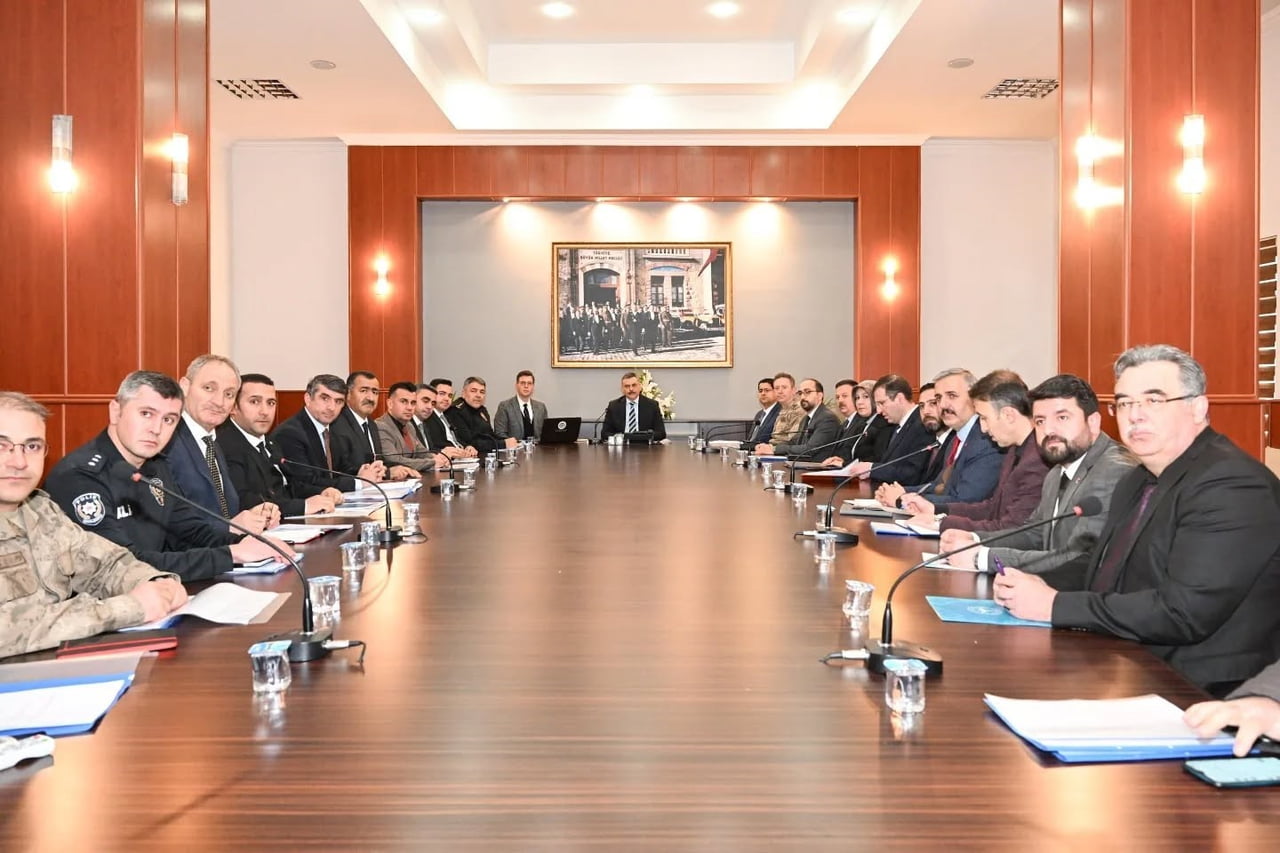 ERZURUM VALİSİ MUSTAFA ÇİFTÇİ, PALANDÖKEN KAYMAKAMLIĞINI ZİYARET EDEREK KAYMAKAM YUNUS...