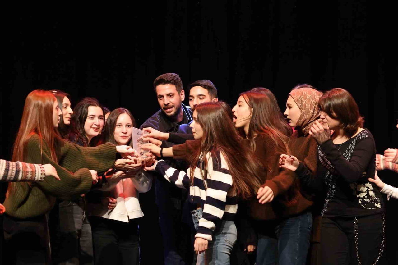 ESENLER BELEDİYESİ TARAFINDAN BU YIL 5'İNCİSİ DÜZENLENEN ESEV TİYATRO GÜNLERİ, KAPANIŞ PROGRAMINA...