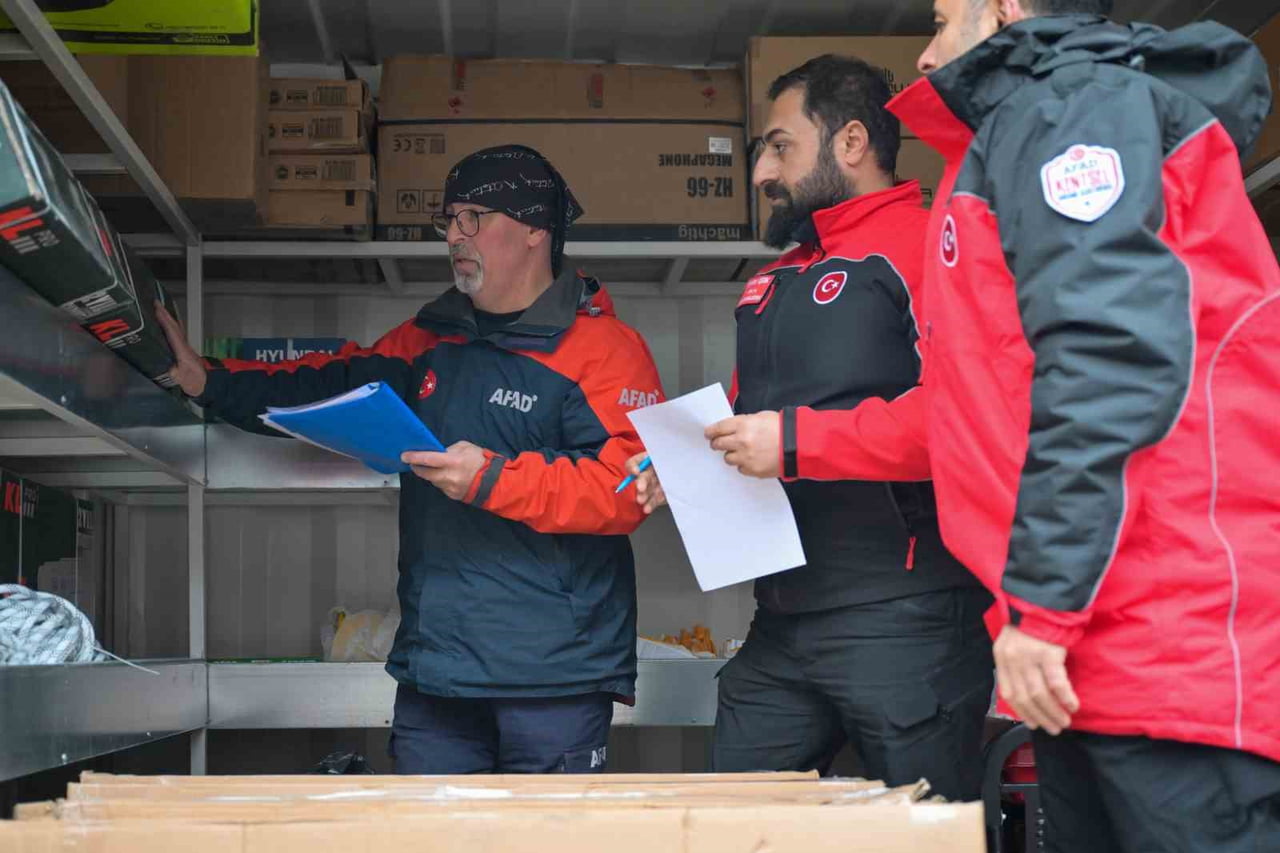 ESENYURT BELEDİYESİ, İLÇEYİ AFETLERE KARŞI DAHA GÜVENLİ VE DİRENÇLİ HALE GETİRMEK AMACIYLA...