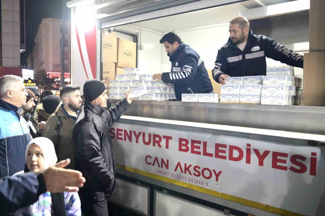 ESENYURT BELEDİYESİ, MİRAÇ KANDİLİ DOLAYISIYLA İLÇE GENELİNDEKİ CAMİLERDE VATANDAŞLARA KANDİL...