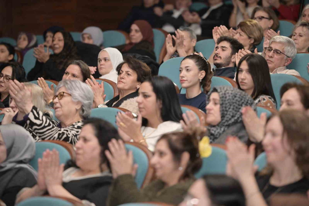 ESENYURT BELEDİYESİ TARAFINDAN DÜZENLENEN "İLAHİLERLE, ŞİİRLERLE YUNUS EMRE" PROGRAMINDA, OZAN...