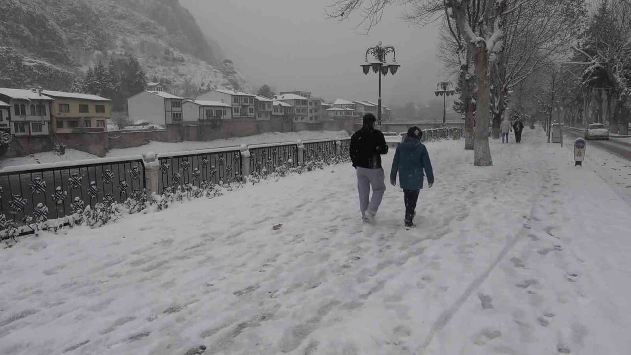 EŞİ NUMAN İLE BİRLİKTE BAŞLARINA GELENLERİ SOSYAL MEDYADA PAYLAŞAN GÖZDE ÖZTÜRK, "HATIRA OLMASINI...