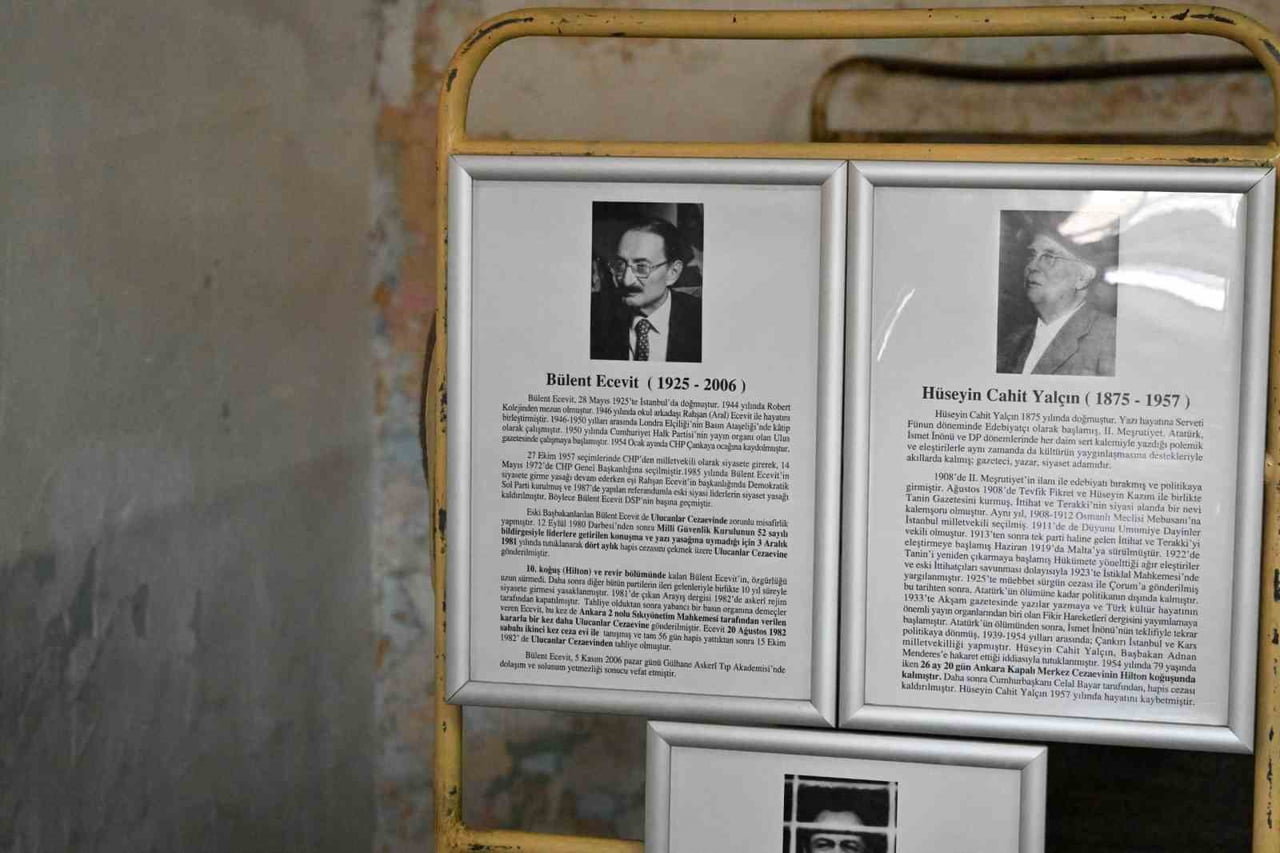 ESKİ BAŞBAKAN BÜLENT ECEVİT'İN 70 YILLIK DAKTİLOSU, ULUCANLAR CEZAEVİ MÜZESİ'NDE GEÇİCİ SÜREYLE...