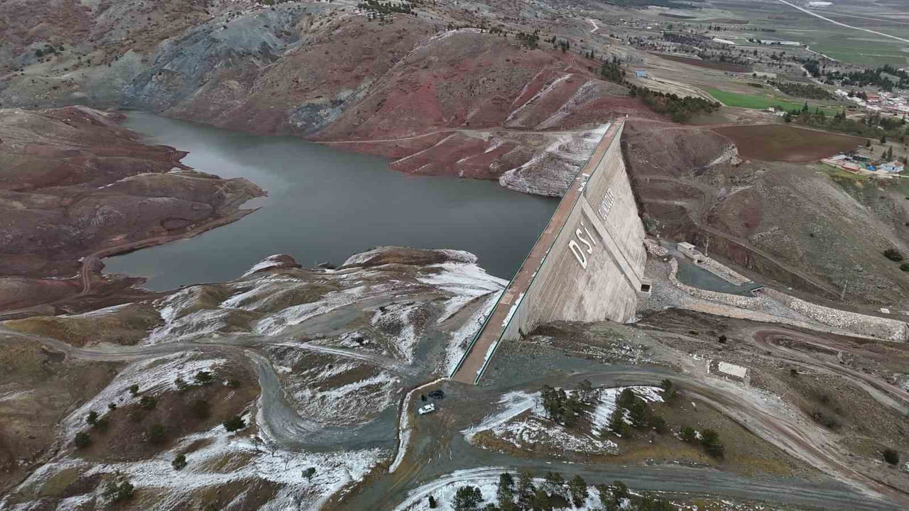 ESKİŞEHİR'DE 3 YIL ÖNCE TARIMSAL SULAMA İÇİN AÇILAN GÜNDÜZLER BARAJI'NDA SU SEVİYESİ; YAĞIŞIN...