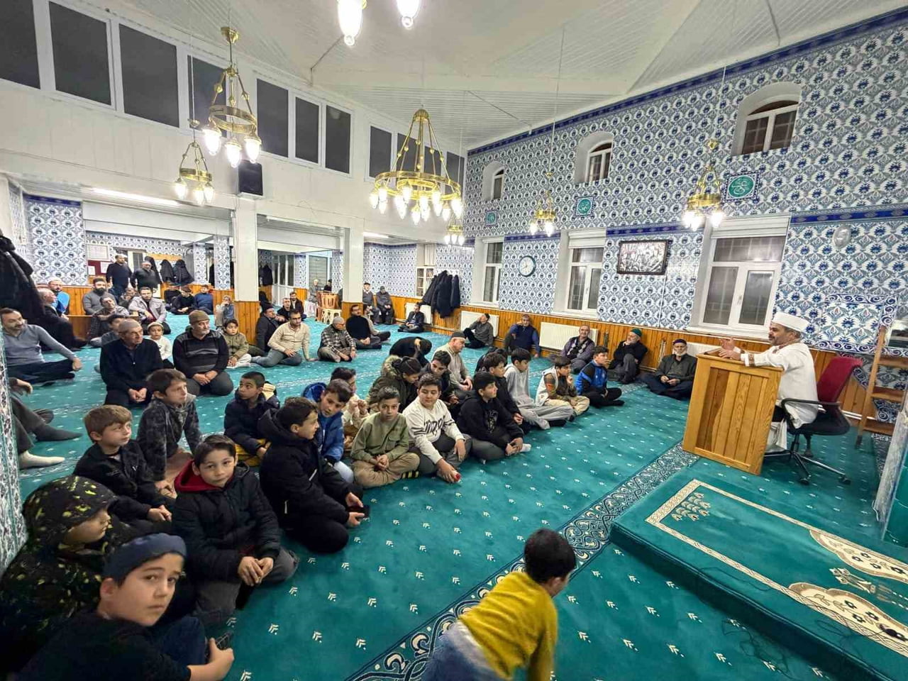 ESKİŞEHİR'DE DÜZENLENEN 'AİLECE CAMİDE BULUŞURUZ' İSİMLİ ETKİNLİK VATANDAŞLARIN YOĞUN KATILIMIYLA...