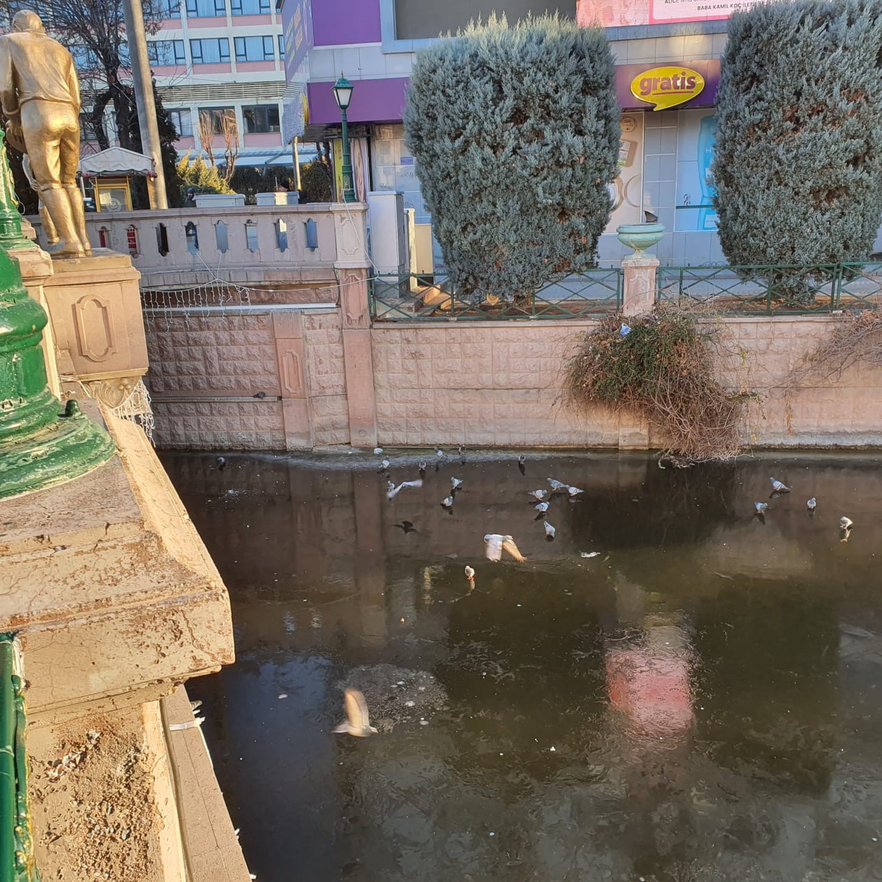 ESKİŞEHİR'DE ETKİLİ OLAN DONDURUCU SOĞUKLAR SEBEBİ İLE YÜZEYİNİN BÜYÜK BÖLÜMÜ DONAN PORSUK ÇAYI...