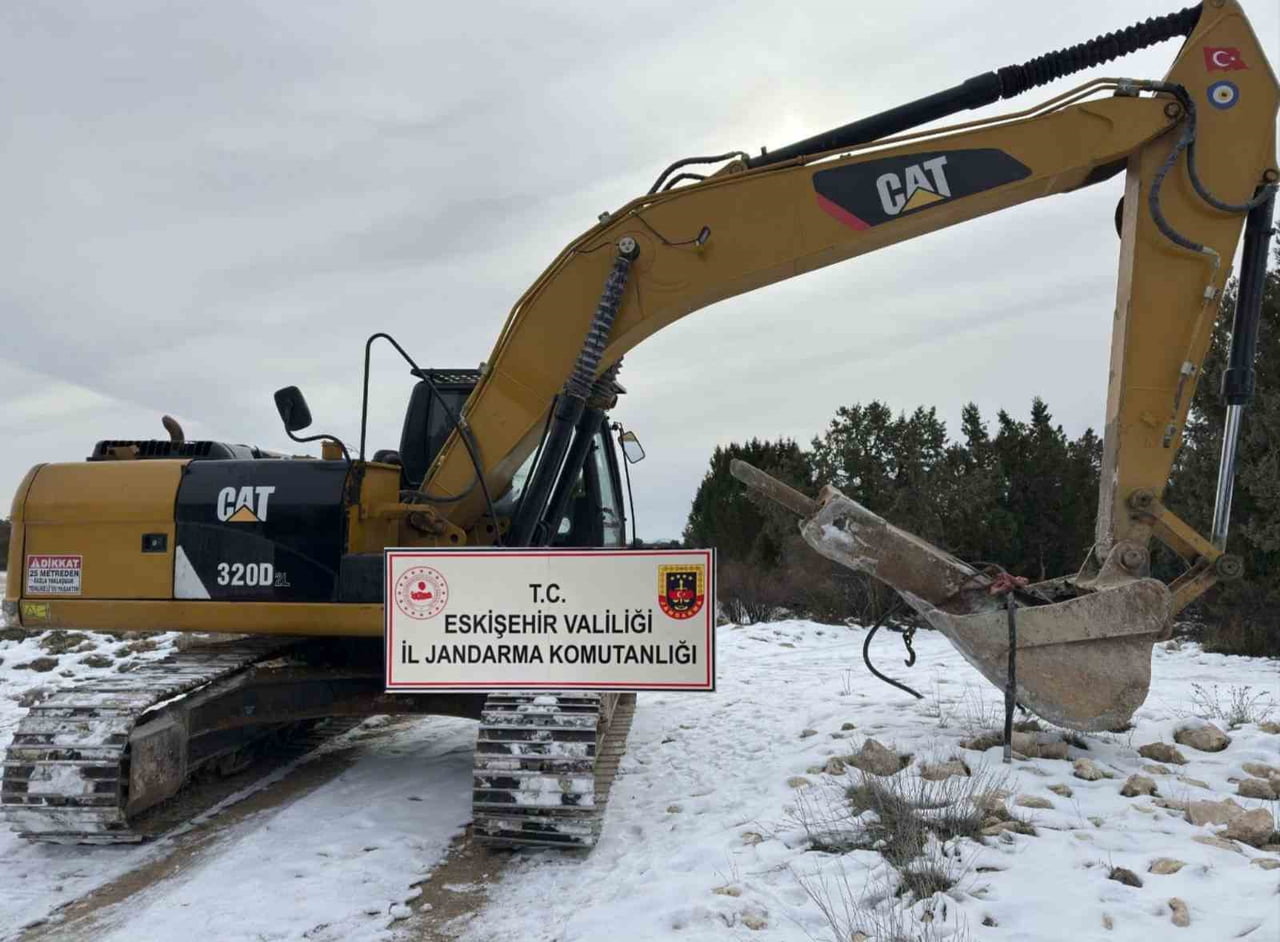 ESKİŞEHİR'DE KAÇAK KAZI YAPARKEN JANDARMA EKİPLERİNİN SUÇÜSTÜ YAKALADIĞI 8 ŞÜPHELİ HAKKINDA...