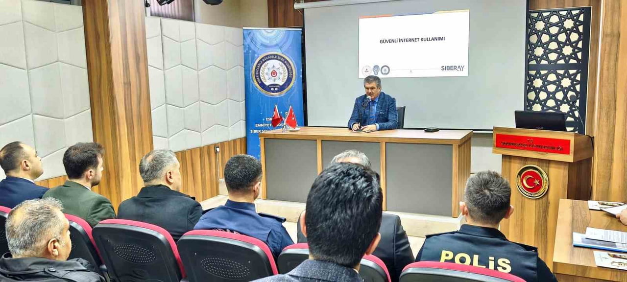 ESKİŞEHİR'DE ODUNPAZARI KAYMAKAMI ÖMER ULU BAŞKANLIĞINDA 'MUHTARLAR VE VATANDAŞLARLA BULUŞMA...