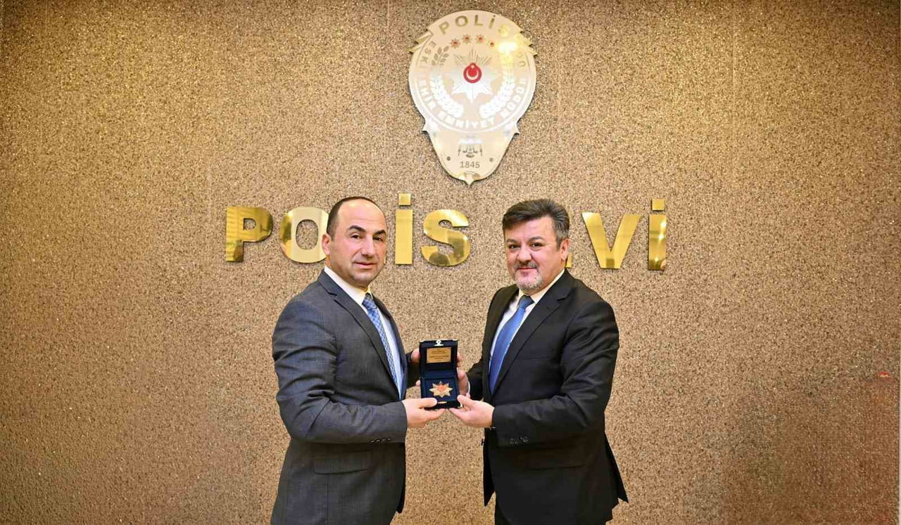 ESKİŞEHİR İL EMNİYET MÜDÜRÜ TOLGA YILMAZ, EMEKLİLİĞE AYRILAN İL EMNİYET MÜDÜR YARDIMCISI 2. SINIF...