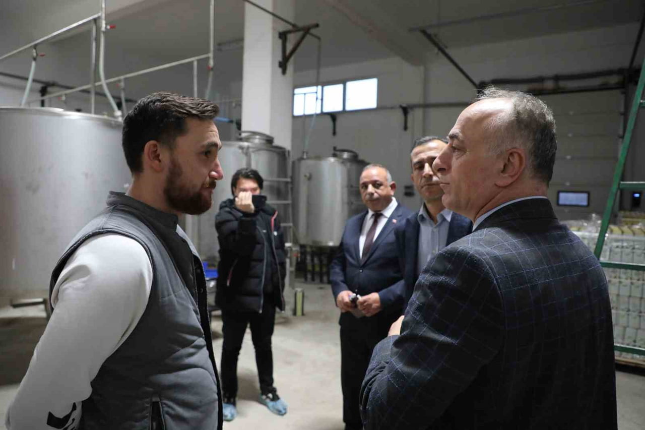 ESKİŞEHİR İL TARIM VE ORMAN MÜDÜRÜ YÜKSEL ÇİL, SARICAKAYA’DA ZEYTİN YETİŞTİRİCİLİĞİ VE ZEYTİNYAĞI...