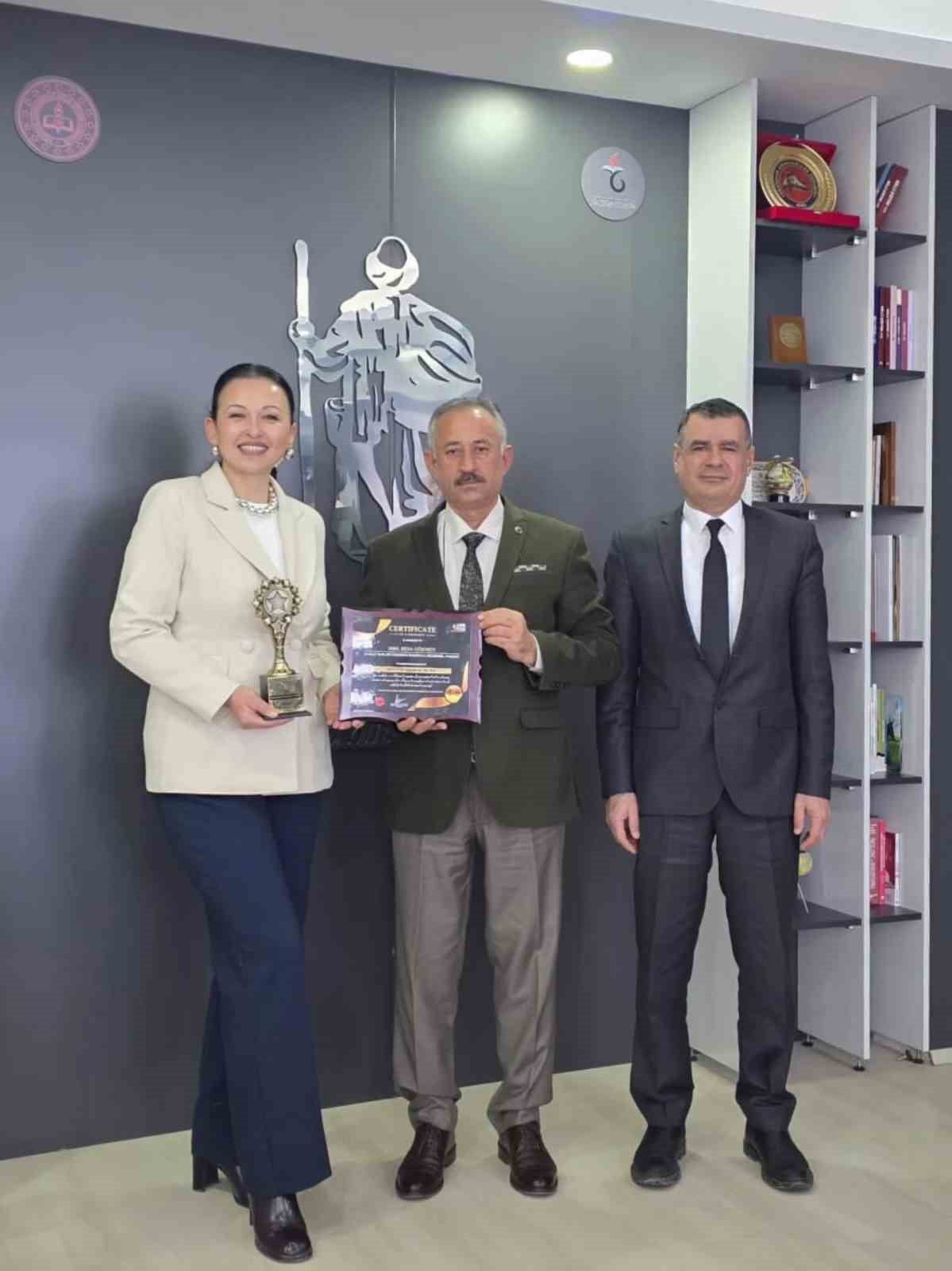 ESKİŞEHİR İLKOKUL ÖĞRETMENİ OLAN SEDA GÖKMEN, ULUSLARARASI ÖLÇEKTE OLAN '2026 YILININ YENİLİKÇİ...