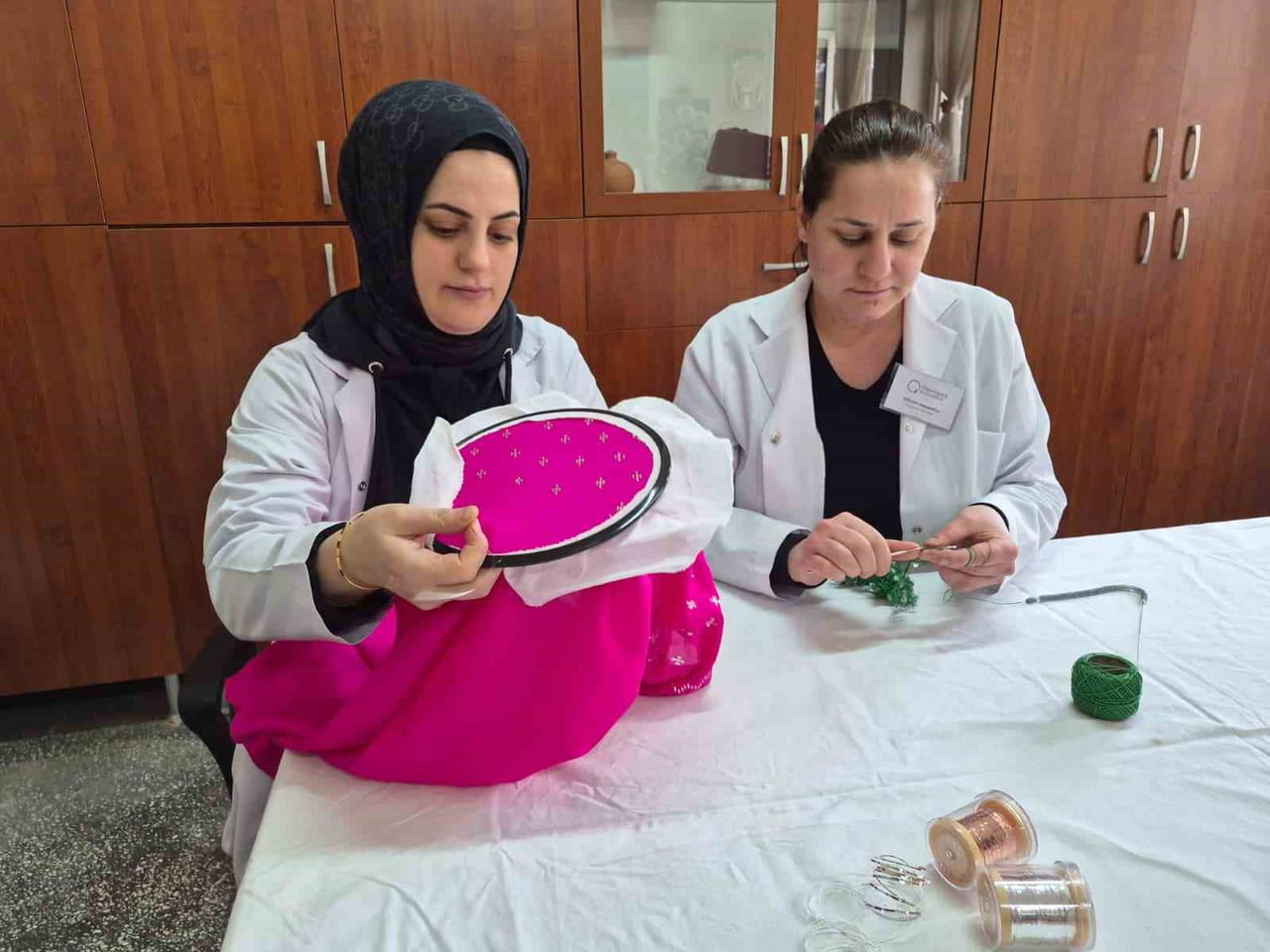 ESKİŞEHİR OLGUNLAŞMA ENSTİTÜSÜ BÜNYESİNDE YÜRÜTÜLEN GELENEKSEL GELİNBAŞLARI PROJESİYLE...