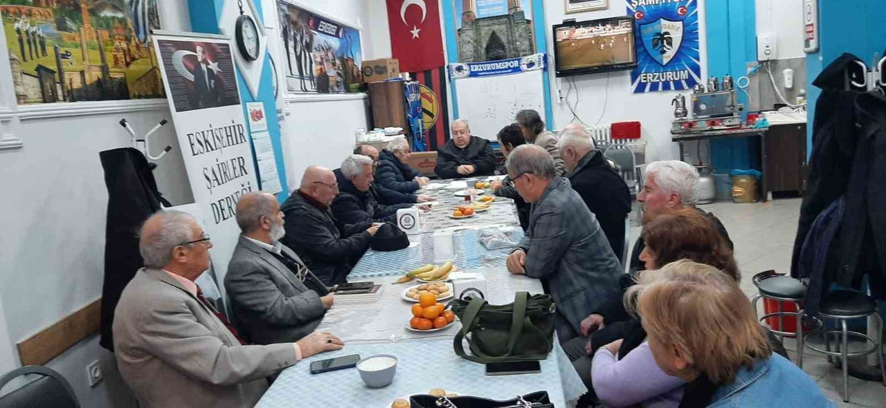 ESKİŞEHİR ŞAİRLER DERNEĞİ KENAN DEMİREL, DERNEĞİN 14. OLAĞAN GENEL KURUL TOPLANTISI'NDA OY BİRLİĞİ...