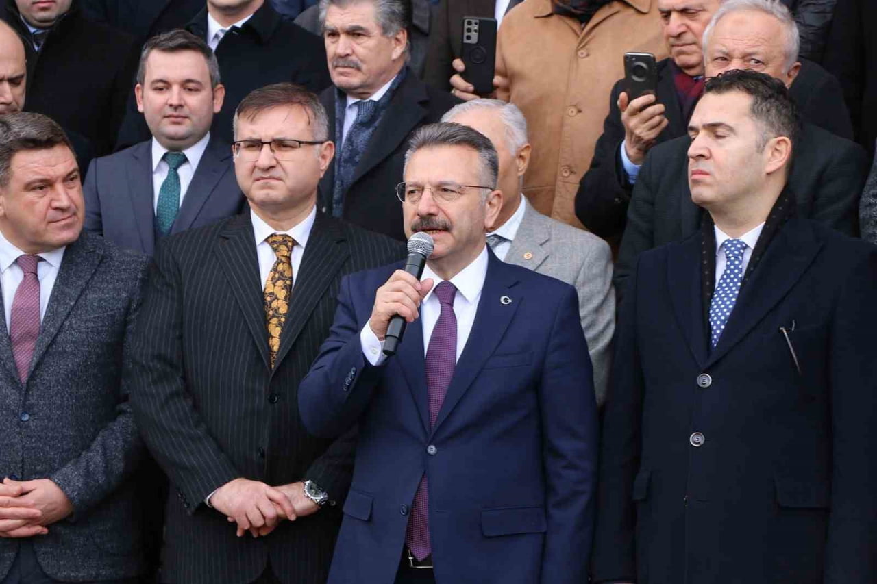 ESKİŞEHİR VALİSİ HÜSEYİN AKSOY, GÖREV SÜRESİNİN DOLMASIYLA BİRLİKTE ŞEHRE VEDA ETTİ.