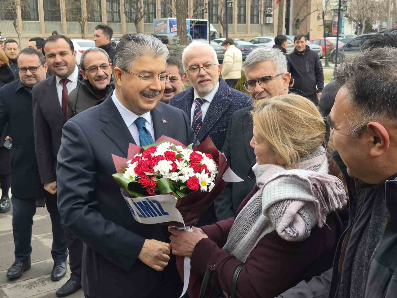 ESKİŞEHİR VALİSİ OLARAK ATANAN VE BUGÜN GÖREVİNE BAŞLAYAN DR. ERDİNÇ YILMAZ, "BAŞARILI OLMAK İÇİN...