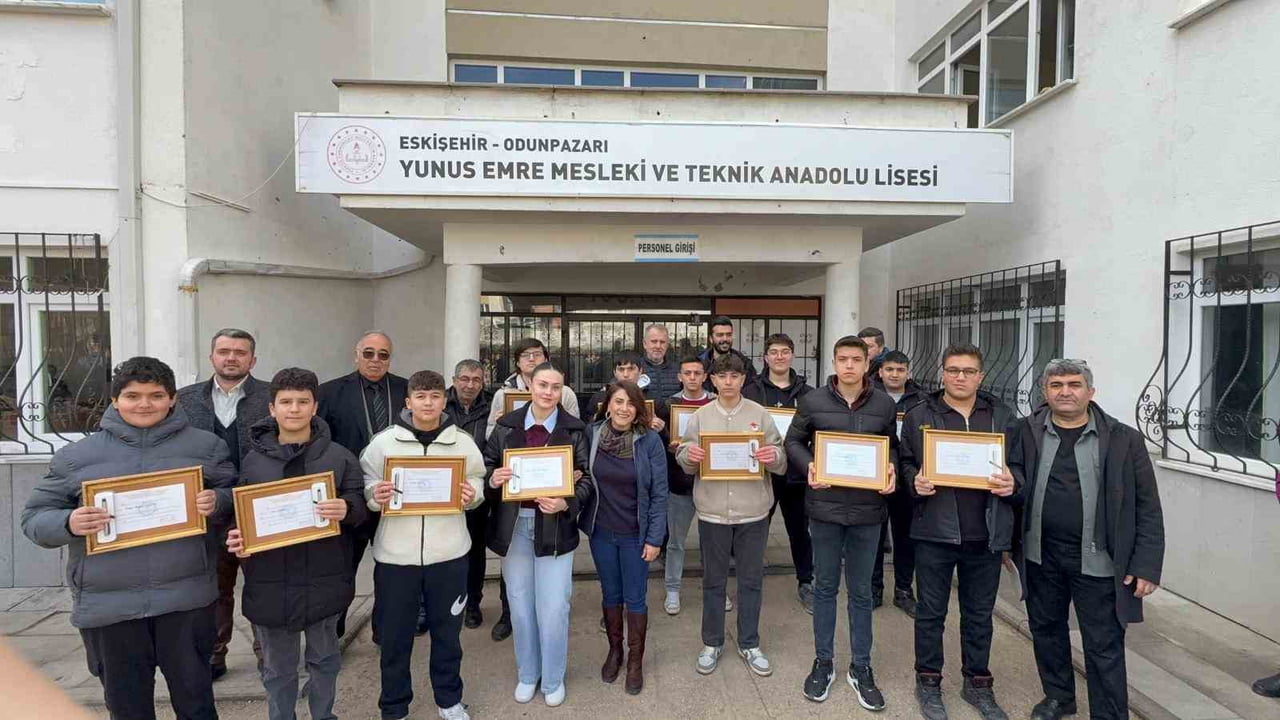 ESKİŞEHİR YUNUS EMRE MESLEKİ VE TEKNİK ANADOLU LİSESİ’NDE 2025-2026 EĞİTİM-ÖĞRETİM YILI BİRİNCİ...