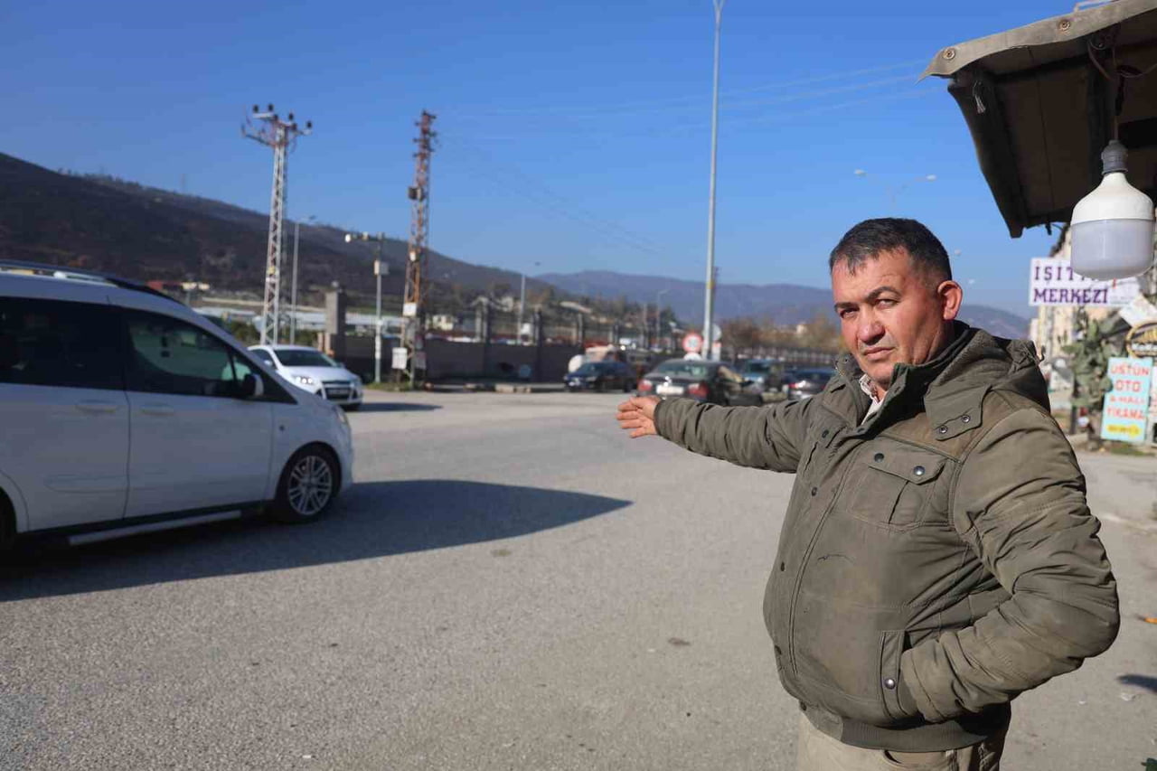 ESNAF MUSTAFA KORKMAZ, KAVŞAĞIN KAZA KAVŞAĞI HALİNE GELDİĞİNİ SÖYLEDİ