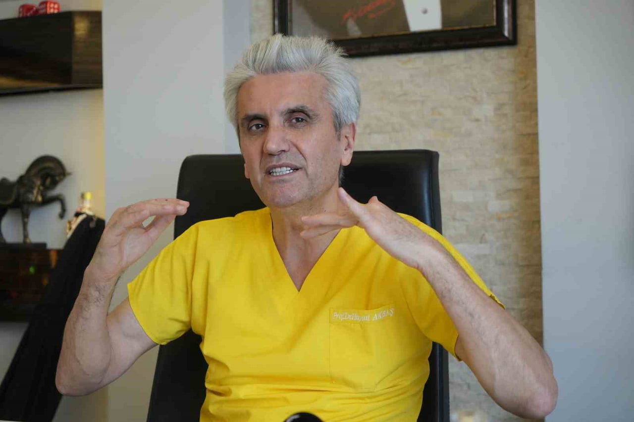 ESTETİK VE PLASTİK CERRAHİ UZMANI PROF. DR. HAYATİ AKBAŞ, YÜZ GERME AMELİYATI SONRASINDA YAPILACAK...