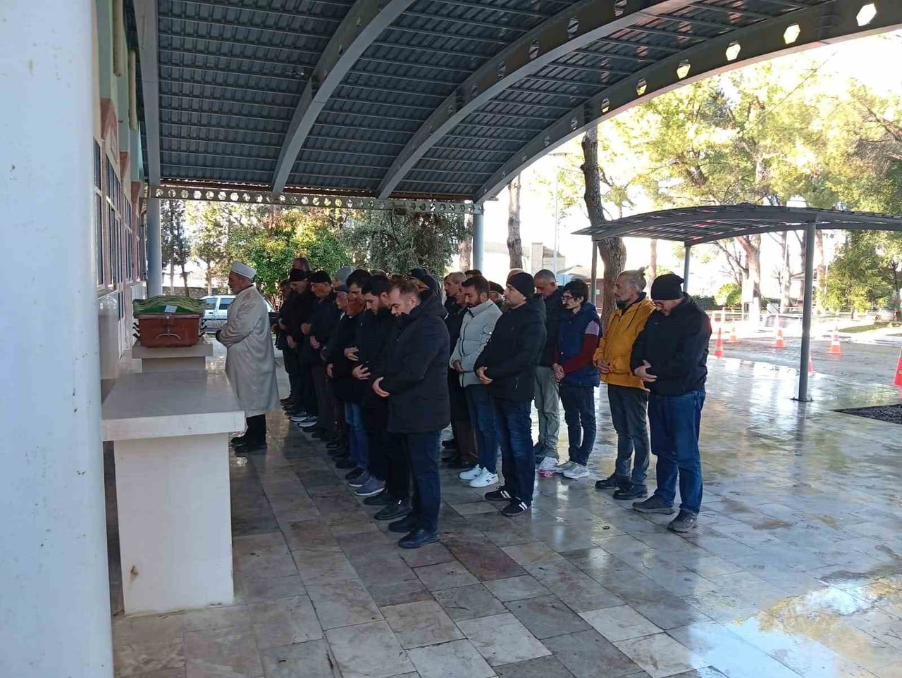 EVİNDE ÇIKTIĞI ÇATIDAN DÜŞEREK AĞIR YARALANAN 58 YAŞINDAKİ ADAM, KALDIRILDIĞI HASTANEDE...