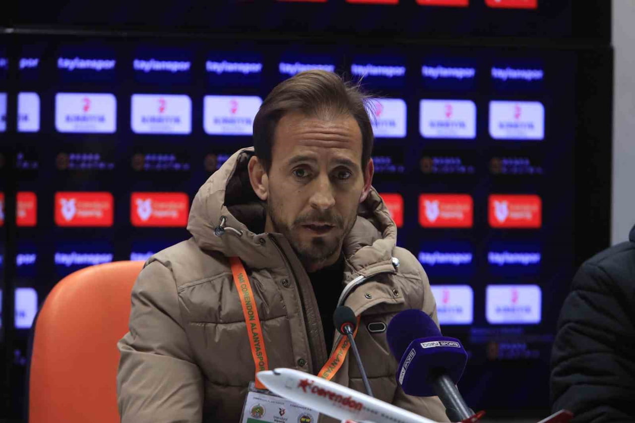 EVİNDE FENERBAHÇE’YE 3-2 MAĞLUP OLAN ALANYASPOR’DA TEKNİK DİREKTÖR JOAO PEREİRA, "ADAM ADAMA...