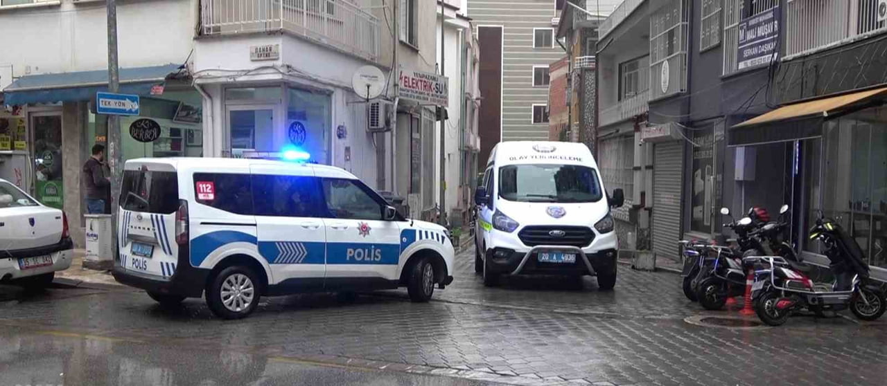 EVİNDE YALNIZ YAŞAYAN 91 YAŞINDAKİ YAŞLI KADIN, KENDİSİNDEN UZUN SÜRE HABER ALAMAYAN YAKINLARI...