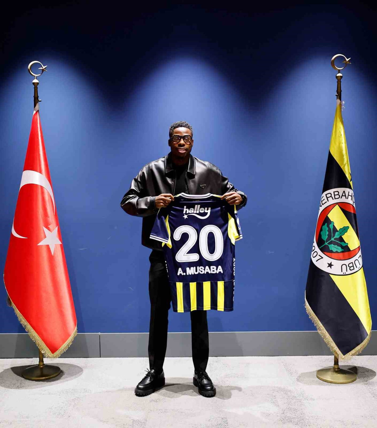 FENERBAHÇE'NİN KADROSUNA KATTIĞI ANTHONY MUSABA, KULÜP TARİHİNİN 8. HOLLANDALI FUTBOLCUSU...