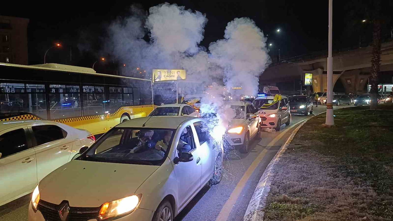 FENERBAHÇE'NİN SÜPER KUPA ŞAMPİYONLUĞU ŞANLIURFA'DA SEVİNCE DÖNÜŞTÜ