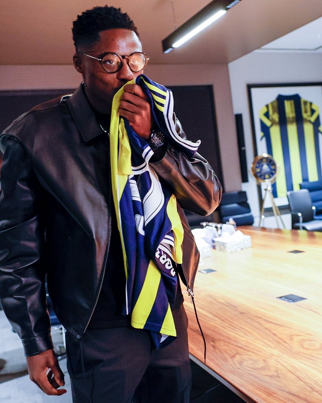 FENERBAHÇE'NİN YENİ TRANSFERİ ANTHONY MUSABA, "BU SEZON ŞAMPİYON OLMAK İÇİN TÜM GÜCÜMÜZLE...