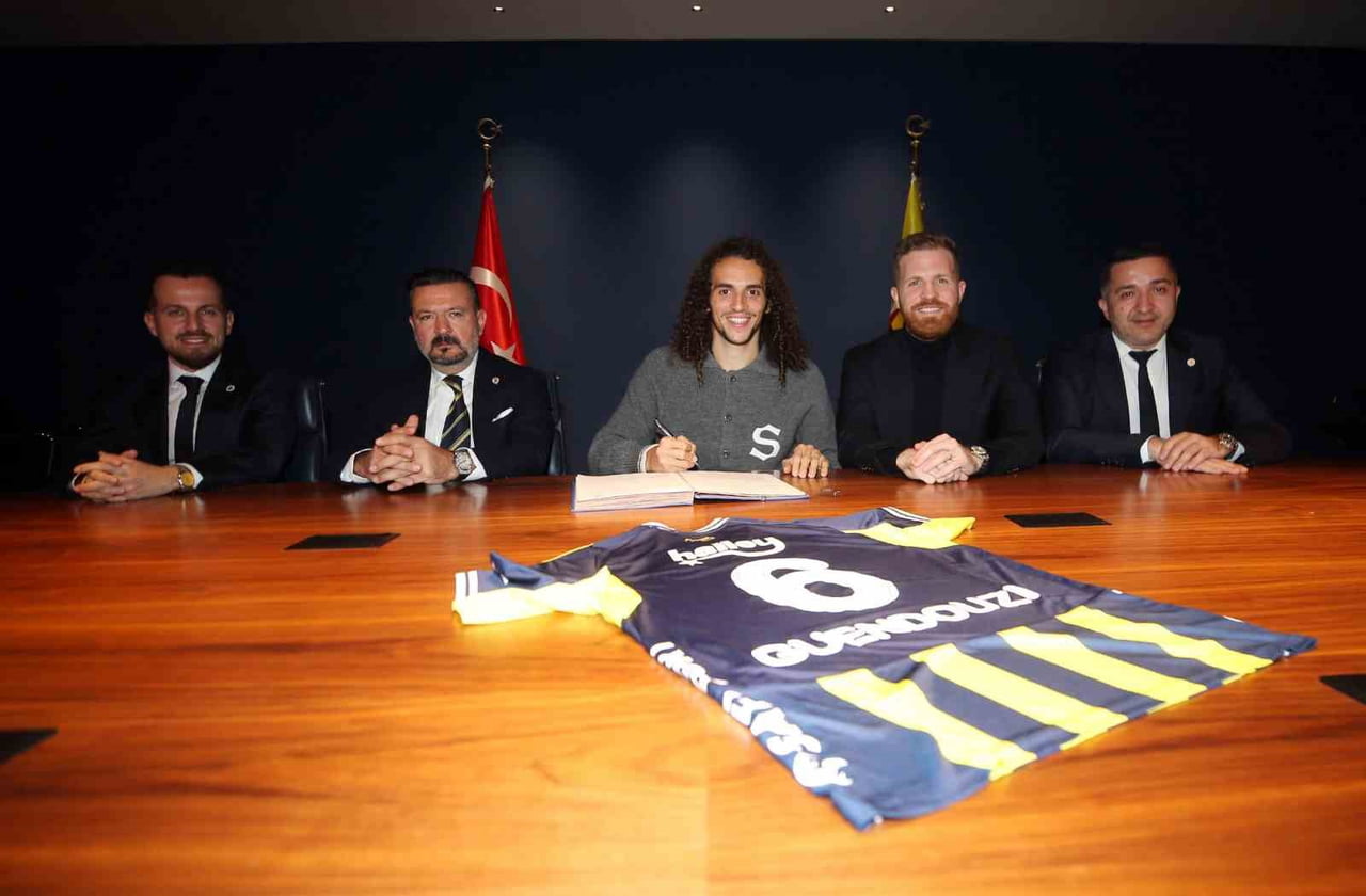 FENERBAHÇE, 26 YAŞINDAKİ ORTA SAHA OYUNCUSU MATTEO GUENDOUZİ’Yİ KADROSUNA KATTI. FRANSIZ MİLLİ...