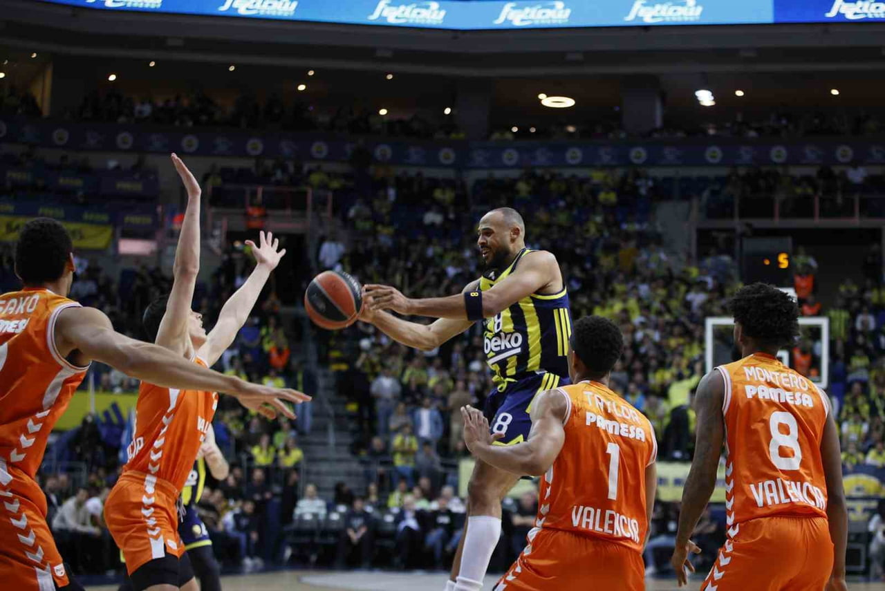 FENERBAHÇE BEKO, EUROLEAGUE 22. HAFTA MAÇINDA SAHASINDA İSPANYOL EKİBİ VALENCİA BASKET’İ 82-79...