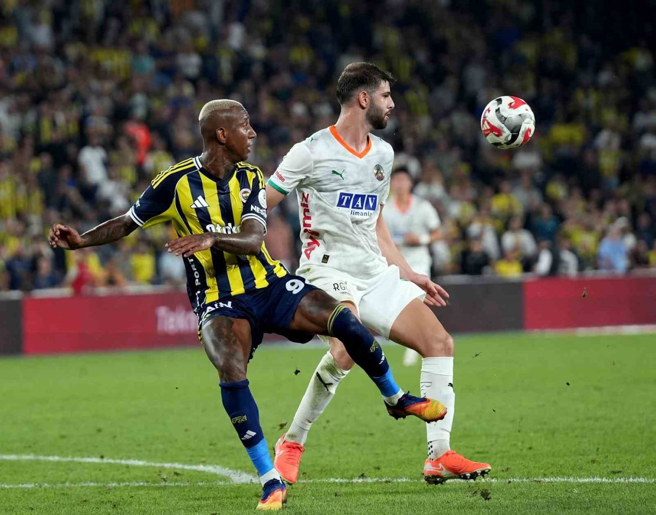 FENERBAHÇE, TRENDYOL SÜPER LİG'İN 18. HAFTASINDA YARIN CORENDON ALANYASPOR'A KONUK OLACAK