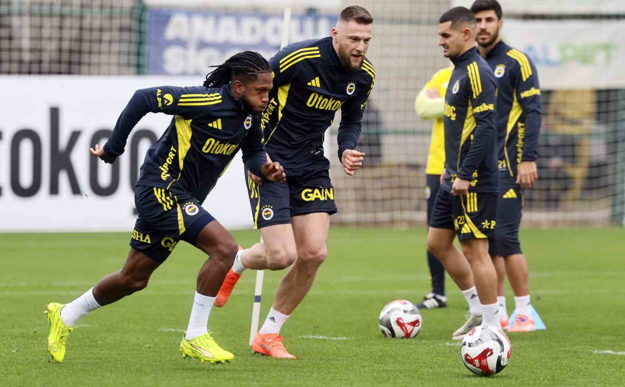 FENERBAHÇE, YARIN AKŞAM SAMSUNSPOR İLE YENİ ADANA STADYUMU'NDA OYNAYACAĞI TURKCELL SÜPER KUPA YARI...