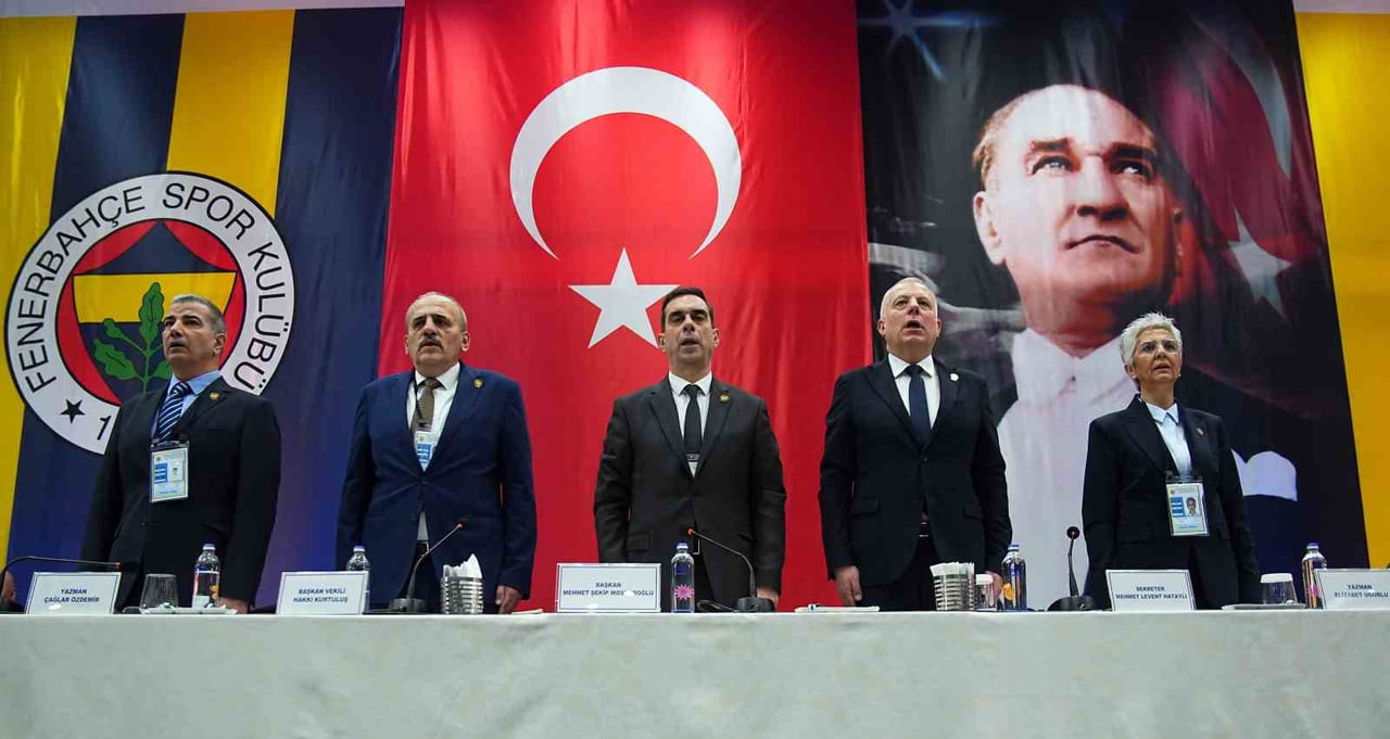 FENERBAHÇE YÜKSEK DİVAN KURULU BAŞKANI ŞEKİP MOSTUROĞLU, STADYUMUN TAŞINMASININ MÜMKÜN OLMADIĞINI...