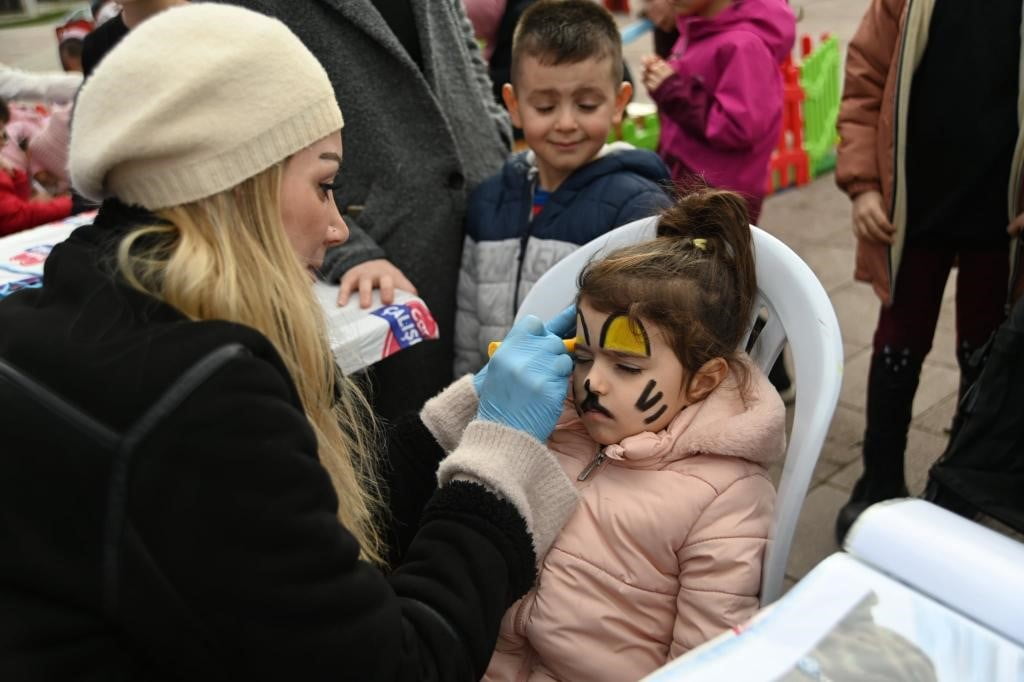 FESTİVAL PROGRAMI KAPSAMINDA 3 OCAK CUMARTESİ HAYRABOLU VE 4 OCAK PAZAR ÇORLU İLÇELERİNDE SAHNE...
